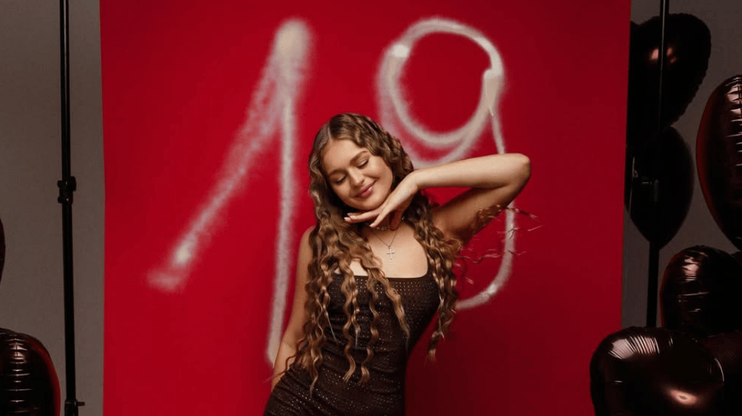 O mașină de lux și o piesă din partea surorii! Ana Beregoi își sărbătorește cu fast ziua de naștere